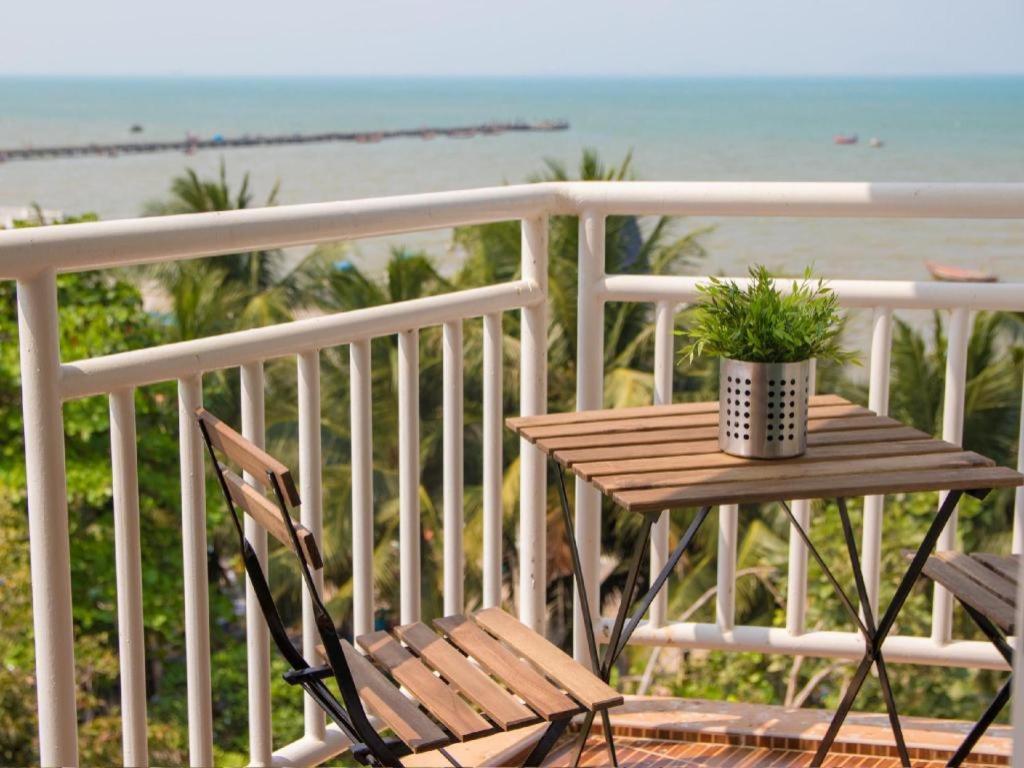 Nana Chat Bangsaen Hotel Си Рача Екстериор снимка