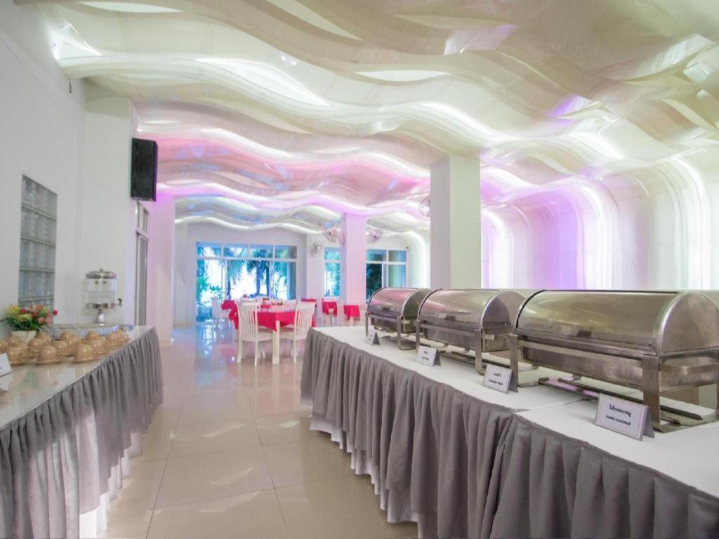 Nana Chat Bangsaen Hotel Си Рача Екстериор снимка