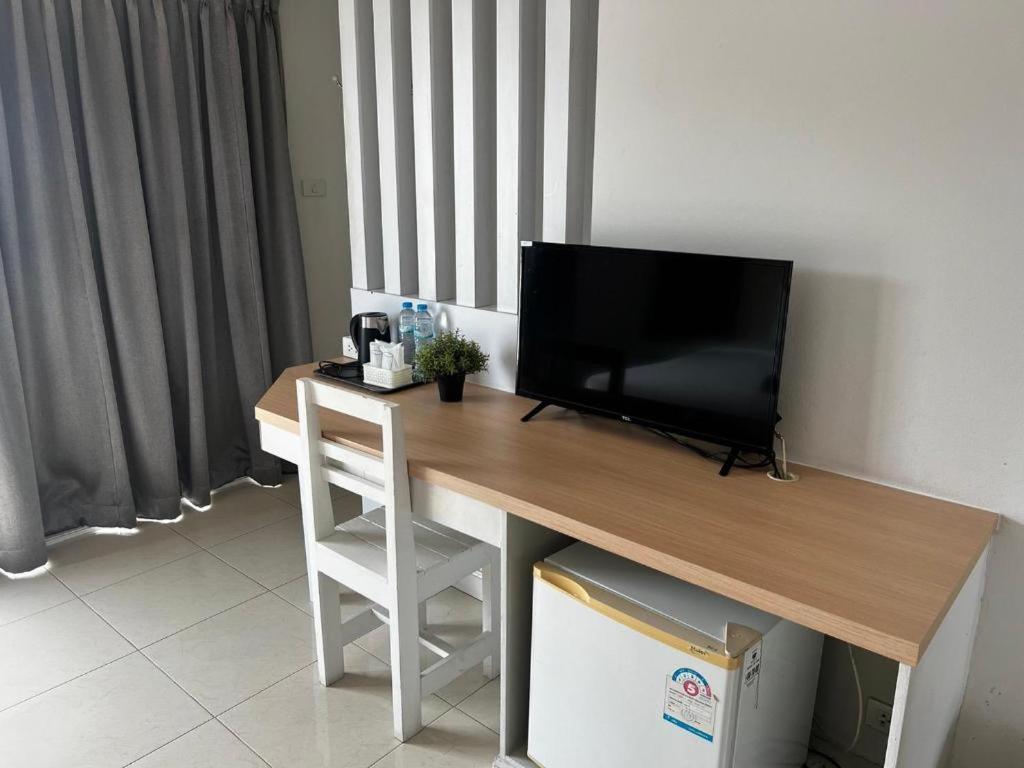 Nana Chat Bangsaen Hotel Си Рача Екстериор снимка