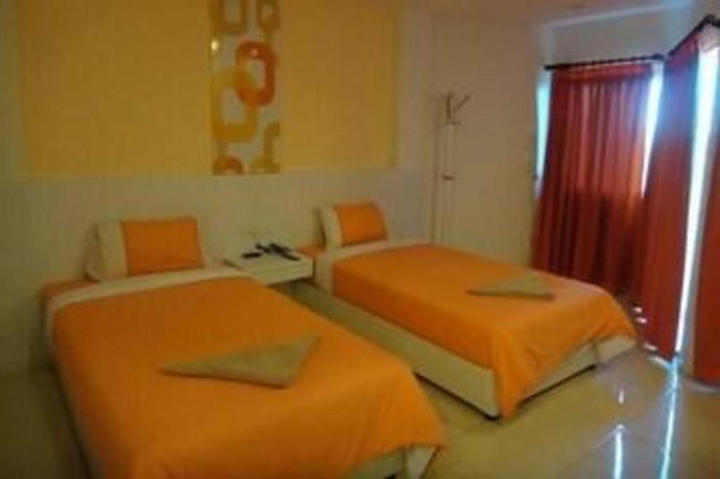 Nana Chat Bangsaen Hotel Си Рача Екстериор снимка