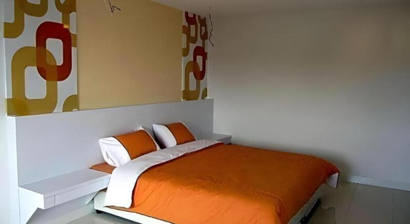 Nana Chat Bangsaen Hotel Си Рача Екстериор снимка