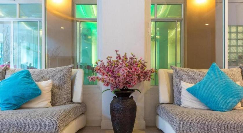Nana Chat Bangsaen Hotel Си Рача Екстериор снимка