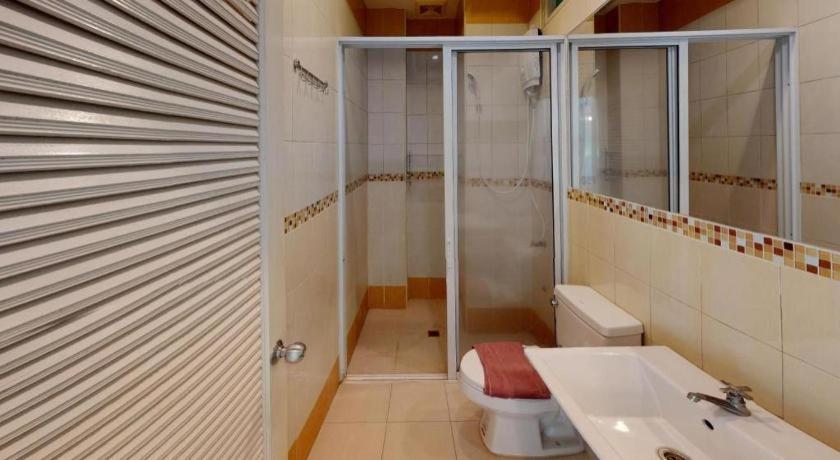 Nana Chat Bangsaen Hotel Си Рача Екстериор снимка