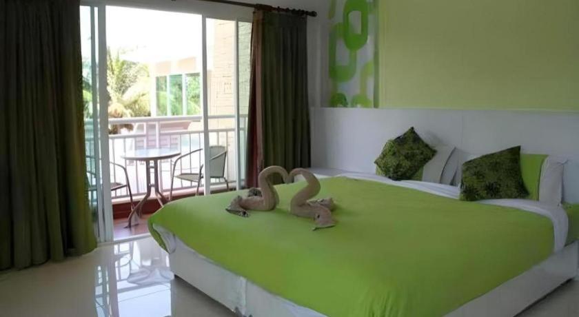 Nana Chat Bangsaen Hotel Си Рача Екстериор снимка