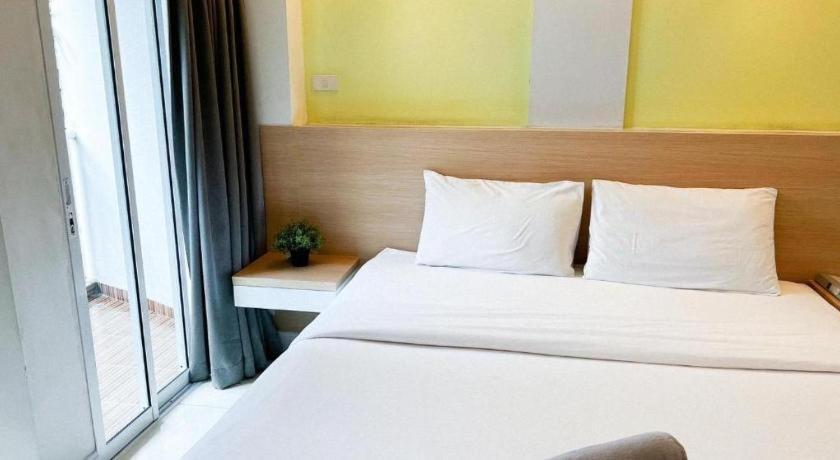 Nana Chat Bangsaen Hotel Си Рача Екстериор снимка