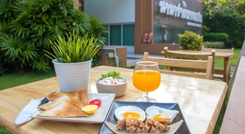 Nana Chat Bangsaen Hotel Си Рача Екстериор снимка