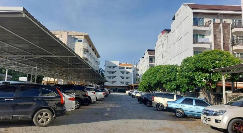 Nana Chat Bangsaen Hotel Си Рача Екстериор снимка