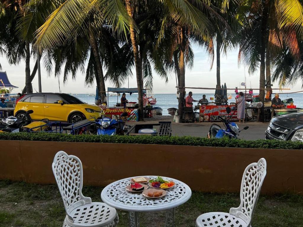 Nana Chat Bangsaen Hotel Си Рача Екстериор снимка